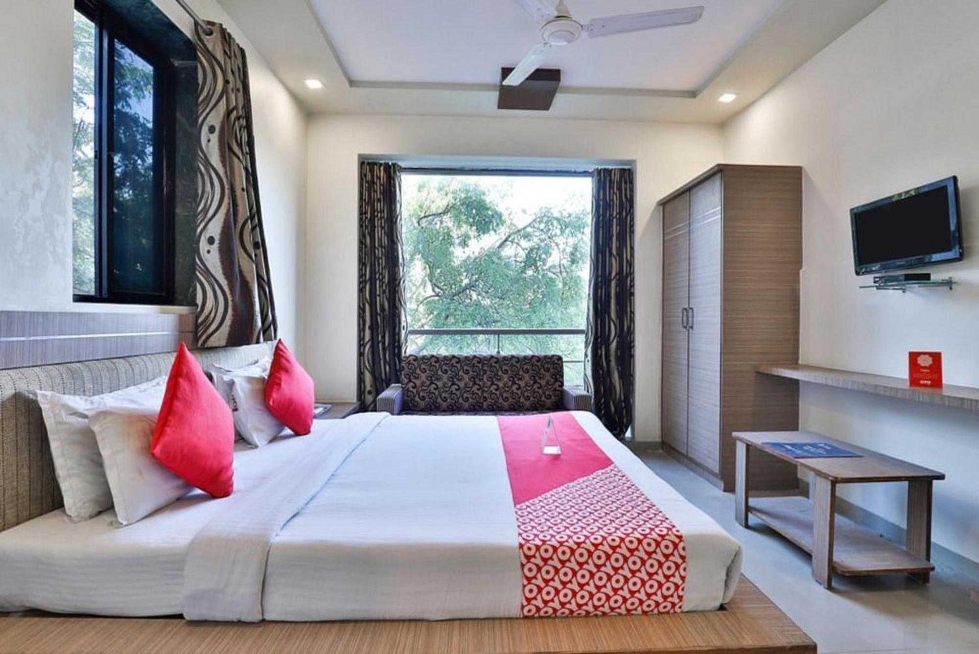 Hotel The Grand Pritam Gandhinagar Exteriör bild