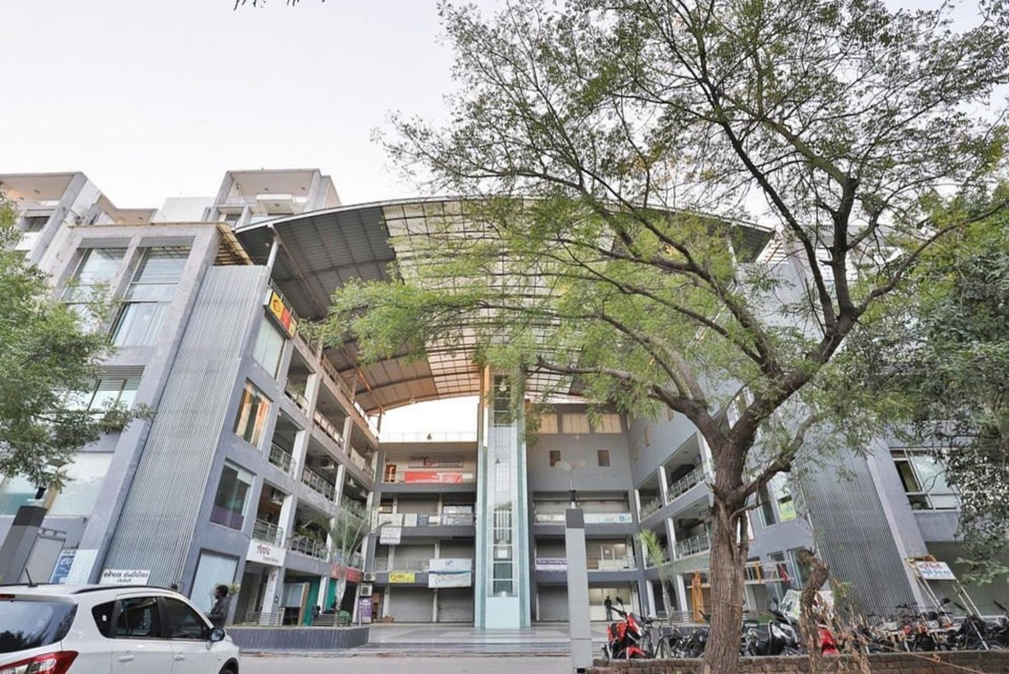 Hotel The Grand Pritam Gandhinagar Exteriör bild